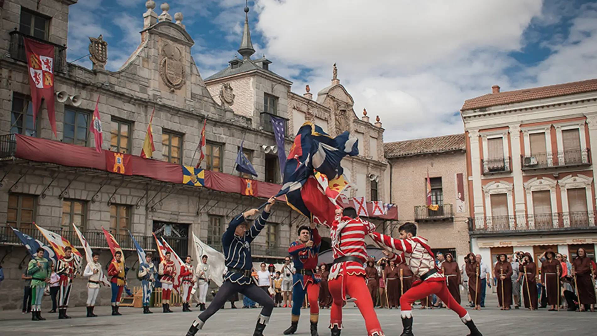 Fuente: https://www.lasexta.com/viajestic/destinos/viajar-traves-historia-vii-semana-renacentista-medina-campo_201808145b73f9f40cf21e0c6926925b.html